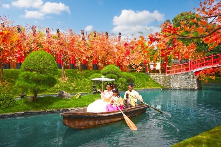 Wisata menyusuri sungai dengan kano atau river cruise di Korean Town. 