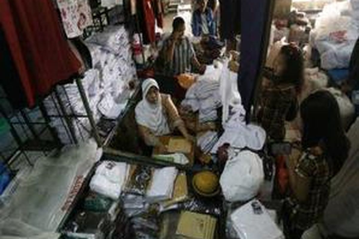 Ilustrasi penjualan seragam sekolah