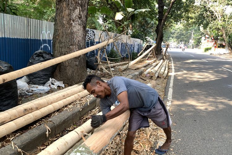 Meski Sepi Pembeli, Penjual Pohon Pinang di Manggarai Tetap Bertahan Rawat Tradisi