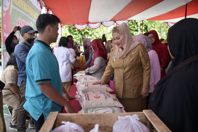 Gerakan Pasar Murah (GPM) lewat program Pasar Pangan Rakyat Murah dan Aman (Pak Rahman) berhasil digelar Pemkot) Semarang di 156 titik sepanjang tahun 2022-2023.


