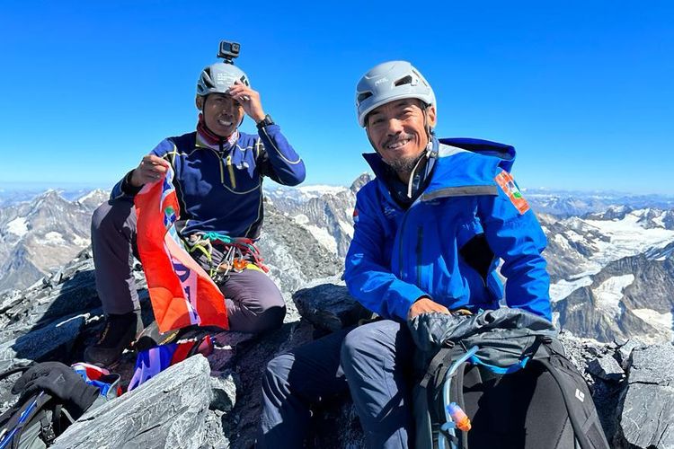 Pendaki gunung Indonesia yang tergabung dalam Perhimpunan Penempuh Rimba dan Pendaki Gunung (Wanadri) akhirnya berhasil mencapai puncak Eiger, salah satu gunung di Pegunungan Alpen, Swiss, pada Rabu (6/9/2023).