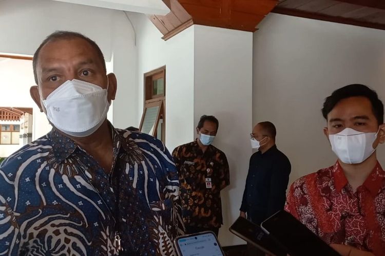 Direktur Wisata Minat Khusus Kemenparekraf, Alexander Reyaan dan Wali Kota Solo Gibran Rakabuming Raka di Solo, Jawa Tengah, Kamis (7/4/2022).