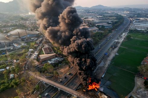 Pipa Pertamina Terbakar di Cimahi, Exit Tol Cileunyi Ditutup