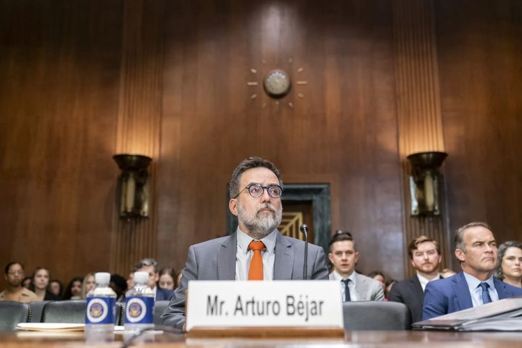 Mantan karyawan senior di Instagram, Arturo Béjar yang bersaksi di pengadilan Kongres Amerika Serikat (AS) soal Meta (perusahaan induk Instagram dan Facebook) tidak merespons bahaya dari media sosialnya terhadap pengguna remaja