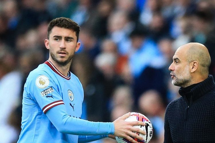 Bek Manchester City, Aymeric Laporte, di ambang berpisah dengan kubu Pep Guardiola. Laporan-laporan menunjukkan bahwa sang bek kidal mungkin akan menyusul banyak pemain Eropa lain ke Liga Arab Saudi.