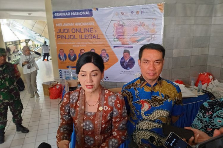 Kepala Eksekutif Pengawas Perilaku Pelaku Usaha Jasa Keuangan, Edukasi, dan Pelindungan Konsumen OJK Friderica Widyasari Dewi menyebutkan, dari jumlah itu, total aplikasi pinjol yang kini telah diblokir mencapai 8.271 aplikasi.