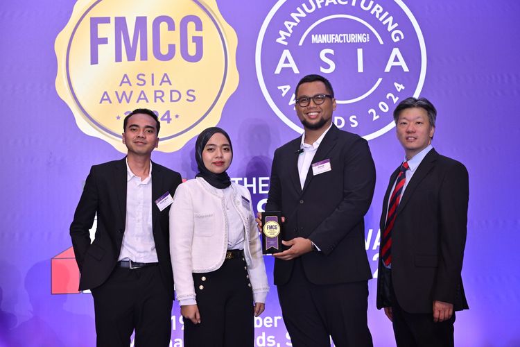 Kahf Malaysia Team menerima Award New Product Launch of The Year - Malaysia.