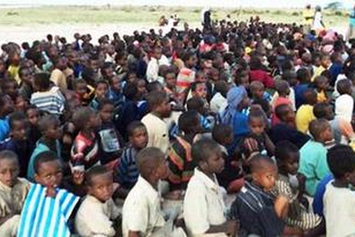 Al-Shabaab menuduh ICRC membagikan makanan yang kadaluwarsa kepada anak-anak dan wanita yang lemah setelah kekeringan, sehingga mereka berisiko terserang penyakit.