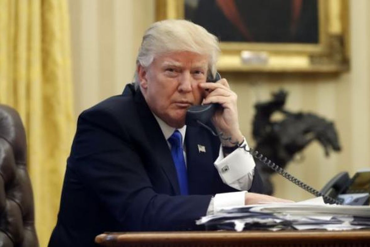 Presiden Amerika Serikat Donald Trump berbicara melalui sambungan telepon.