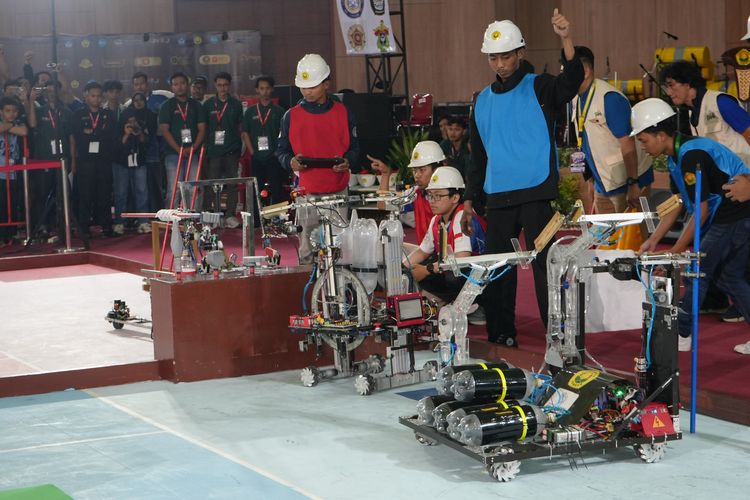 Tak Diunggulkan Sejak Awal, Tim Robotik Unej Justru Kalahkan Unair, Sabet Peringkat 3