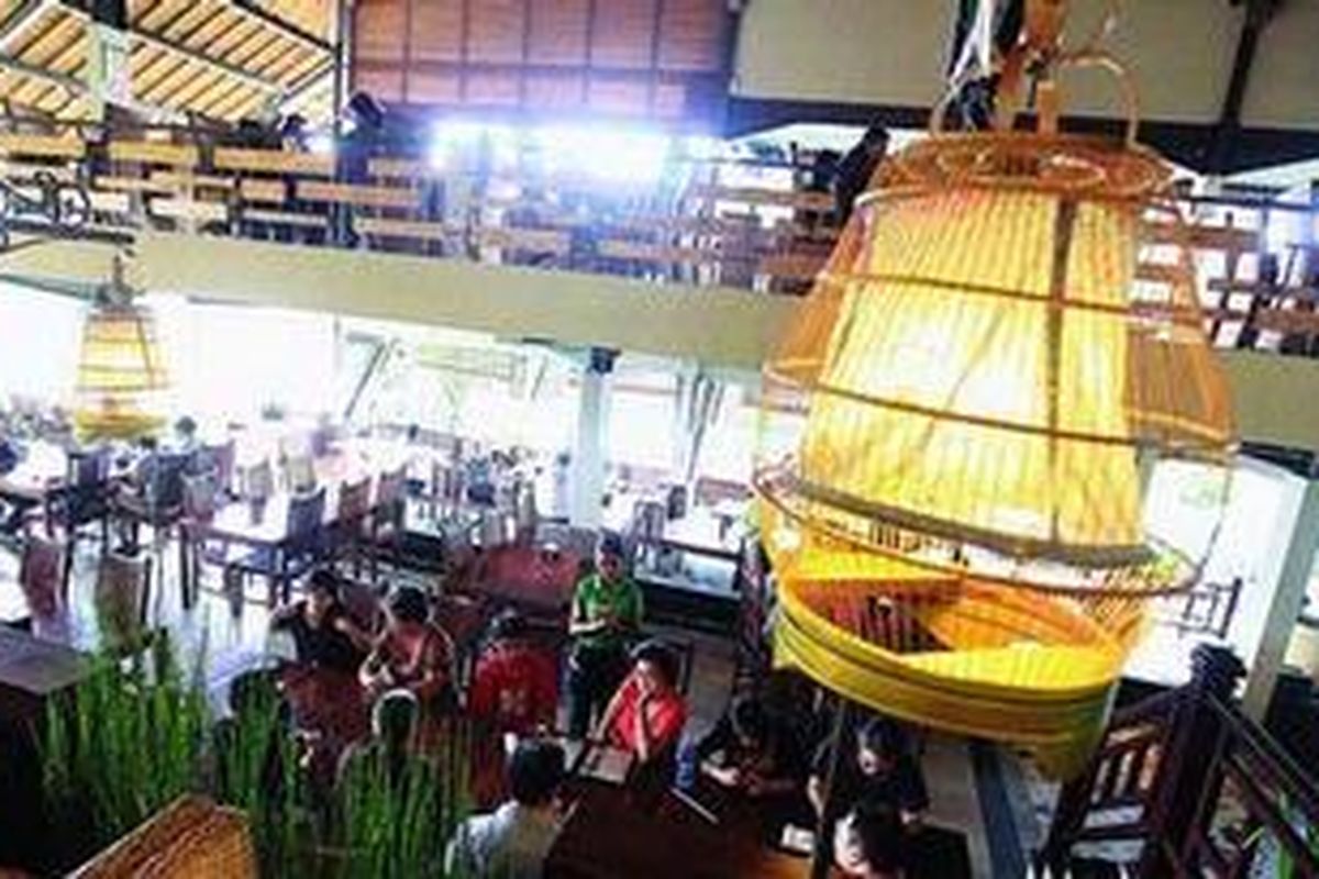 Suasana Restoran De Leuit di Bogor.