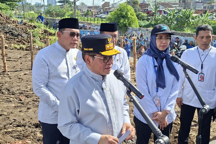 Pramono Tinjau Pengerukan Kali Kanal Banjir Barat: Titik Vital Pengendalian Banjir
