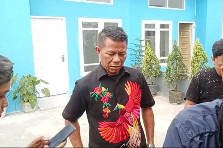 Darwis Daeng Nai (55) alias Haji Nai, menceritakan kisah pahitnya selama puluhan tahun menjadi kuli bangunan hingga sukses menjadi menjadi pengusaha properti. Rabu, (12/7/2023).