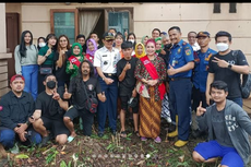 Momen Haru Sejumlah YouTuber Bersihkan Rumah Terbengkalai Tiko dan Ibu Eny