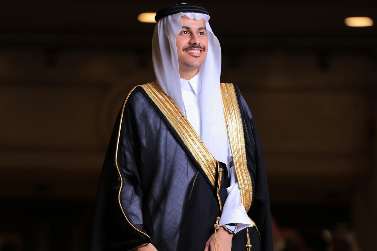 Bisht, jubah tradisional untuk pria di Arab Saudi.