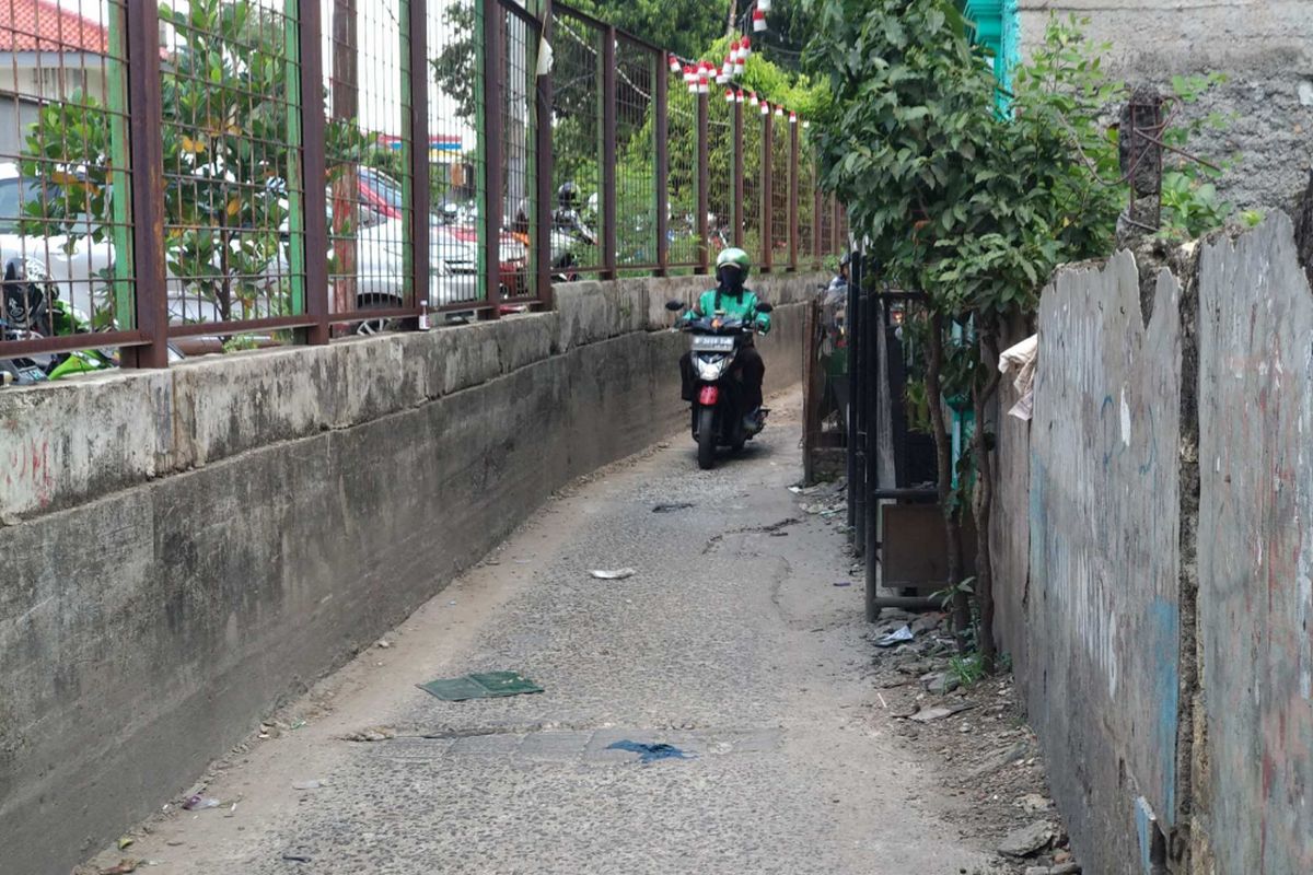 Jalan Kemuning yang akan dilebarkan menjadi jalan tembus dari Jalan Rawajati Timur hingga Jalan Poltangan.