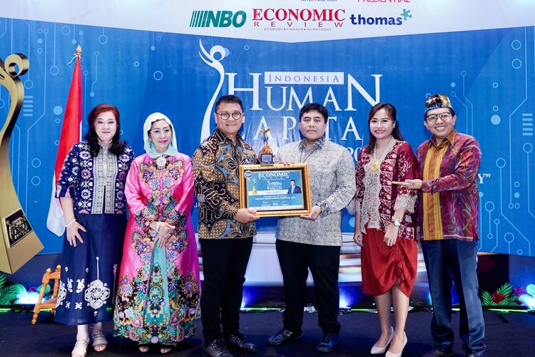 Jasa Raharja berhasil meraih dua penghargaan, yakni The Best Culture and Organizational Resilience 2023 Platinum Award dan The Best Human Capital Director-2023 Platinum Award dalam ajang Indonesia Human Capital Award 2023 yang digelar Economic Review. Kedua penghargaan tersebut diterima langsung Direktur Sumber Daya Manusia (SDM) dan Umum Jasa Raharja Ruby Handojo di Hotel Artotel Mangkuluhur Jakarta, Senin (23/10/2023).
