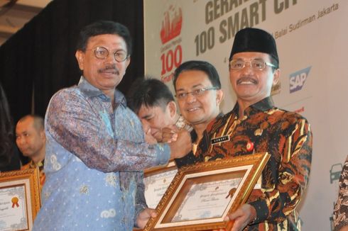 Kemenkominfo Ganjar Pemprov Banten dengan E-Government Award 
