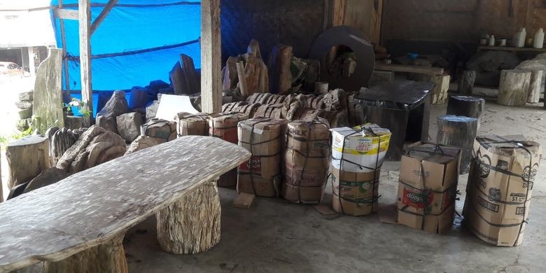 880 Koleksi Kursi Kayu Fosil Gratis