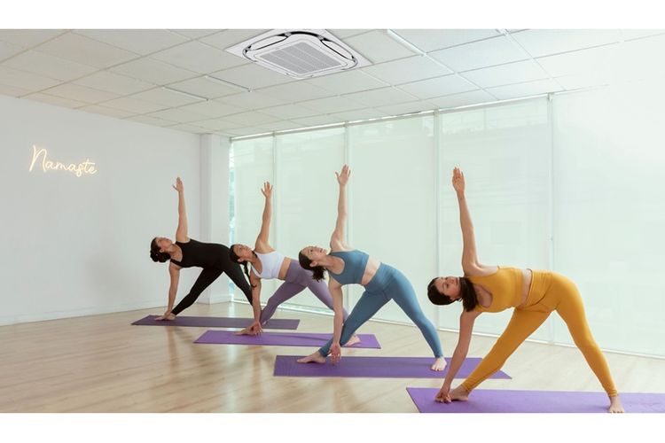 Ilustrasi melakukan yoga. 