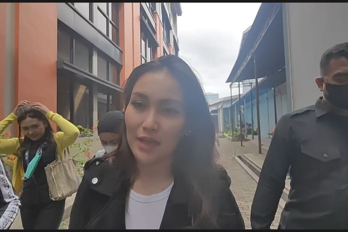 Ayu Ting Ting saat ditemui di kawasan Tendean, Jakarta Selatan, Selasa (27/12/2022).