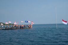 17 Anggota Pramuka Kibarkan Bendera Merah Putih di Bawah Laut