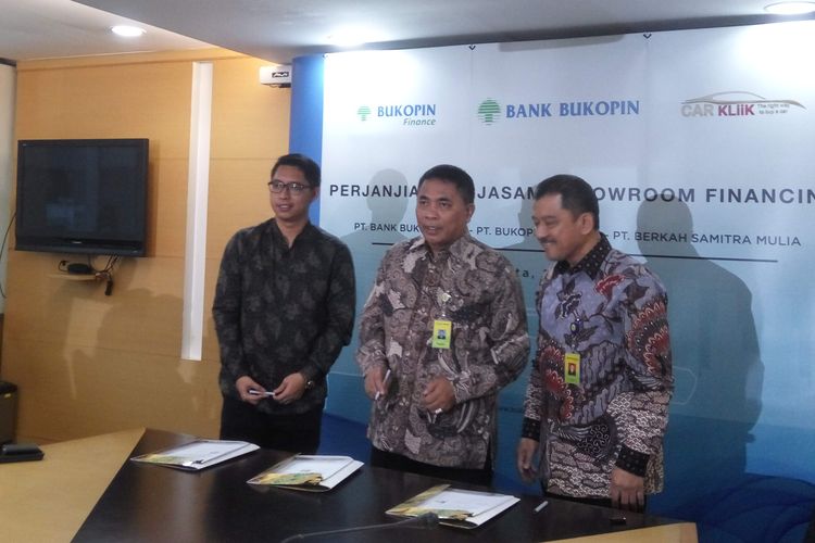 Penandatanganan kerjasama antara Bank Bukopin dengan aplikasi Carkliik di Jakarta, Selasa (21/5/2019).