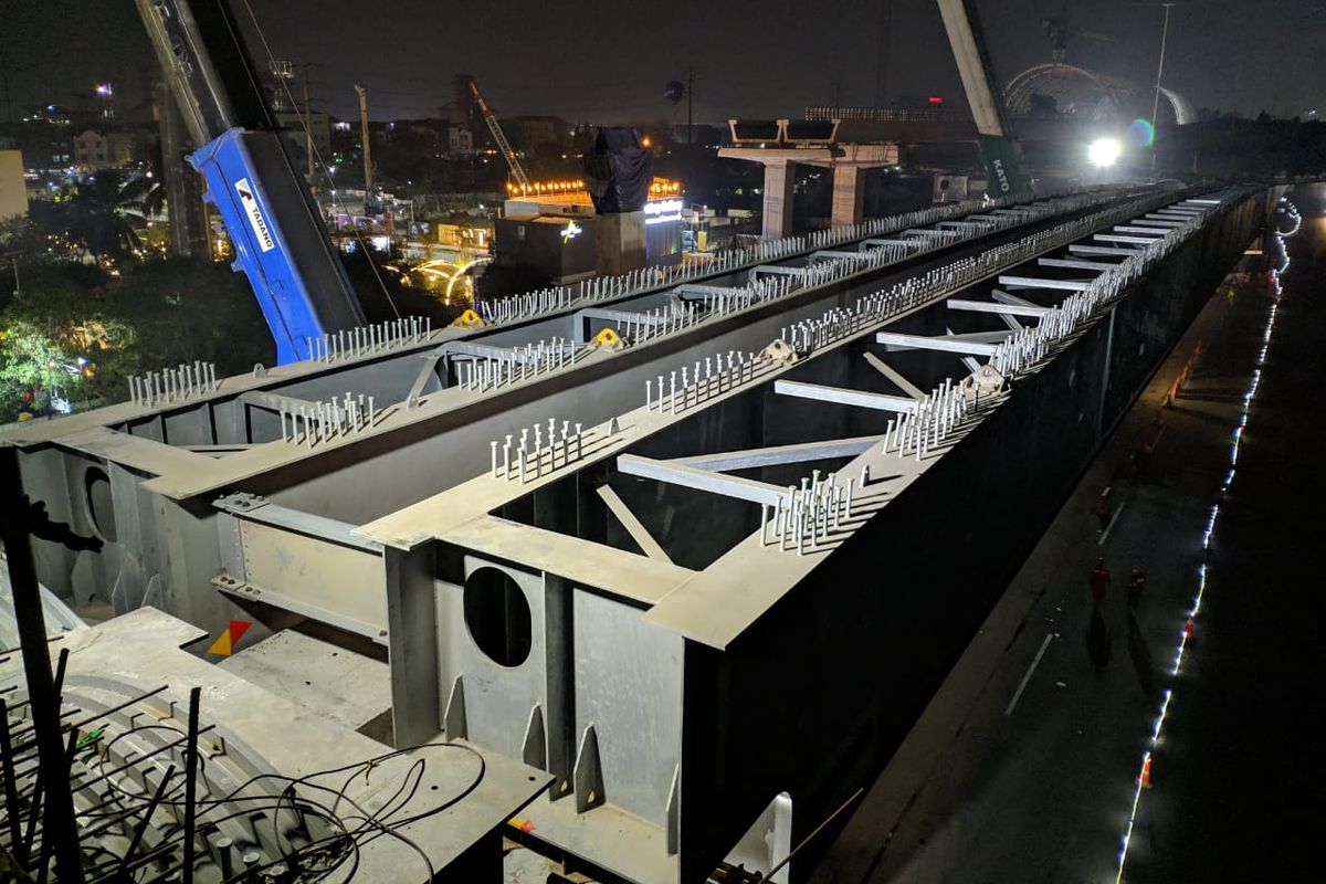 Steel Box Girder (SBG) ke 2.573 berhasil diangkat oleh PT Jasamarga Jalanlayang Cikampek (JCC), Selasa (10/9/2019) dini hari. Ini merupakan SBG terakhir dari dasar konstruksi Jasal Layang Tol Jakarta-Cikampek (Elevated).