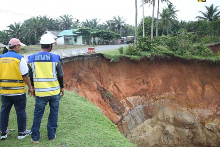 Kementerian Pekerjaan Umum dan Perumahan Rakyat (PUPR) tengah membangun pengaman Pantai Lais di Kabupaten Bengkulu Utara, Provinsi Bengkulu. 