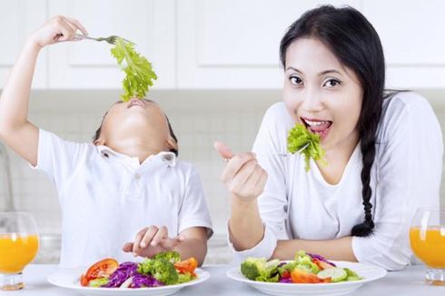 Ajak Anak Santap Makanan Sehat Sejak Dini 