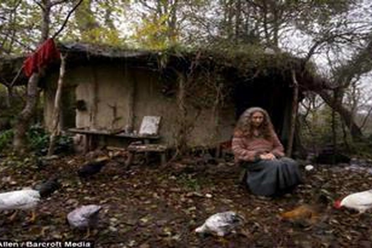 Rumah milik Orbach ini terdapat di pegunungan West Wales. Mirip rumah kurcaci, Orbach menamakan rumahnya itu dengan "Tir Ysbrydol", yang dalam bahasa Welsh berarti "tanah roh".  