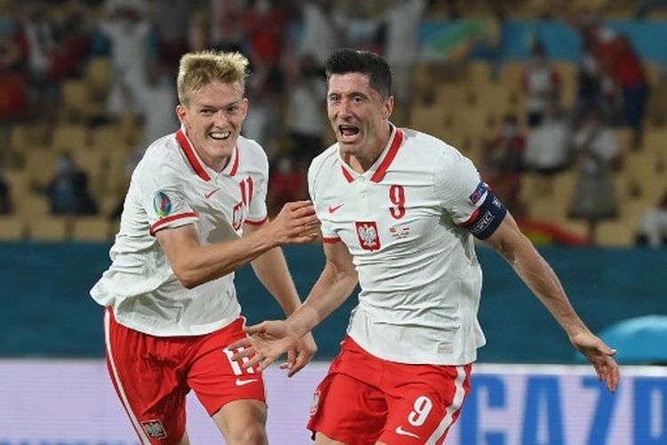 Ekspresi Robert Lewandowski (kanan) seusai mencetak gol pada laga Grup E Euro 2020 yang mempertemukan Spanyol vs Polandia di Stadion Olimpiade Sevilla pada Minggu (20/6/2021) dini hari WIB.