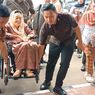 Tak Ada Ramp, Kursi Roda Sinta Nuriyah Digotong Lewat Tangga di Polda Metro
