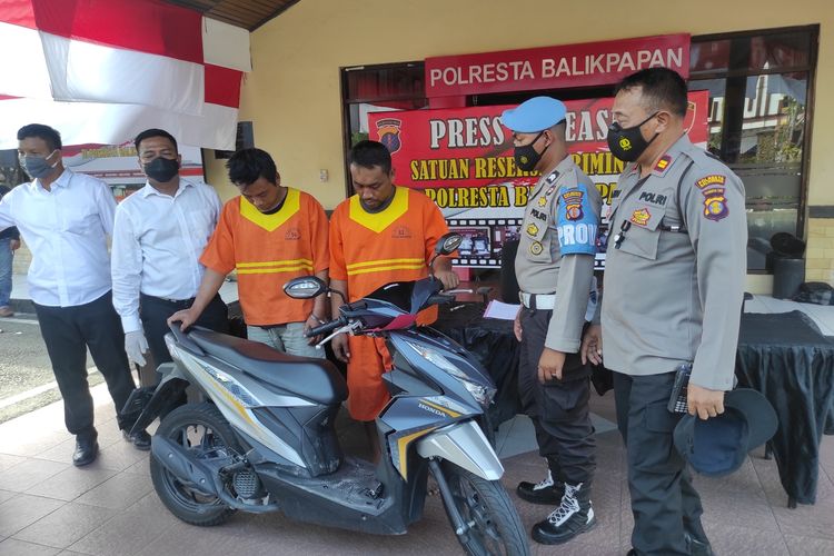 Dua pelaku yang membobol sejumlah Indomaret di Balikpapan ternyata juga mencuri motor pegawai minimarket.