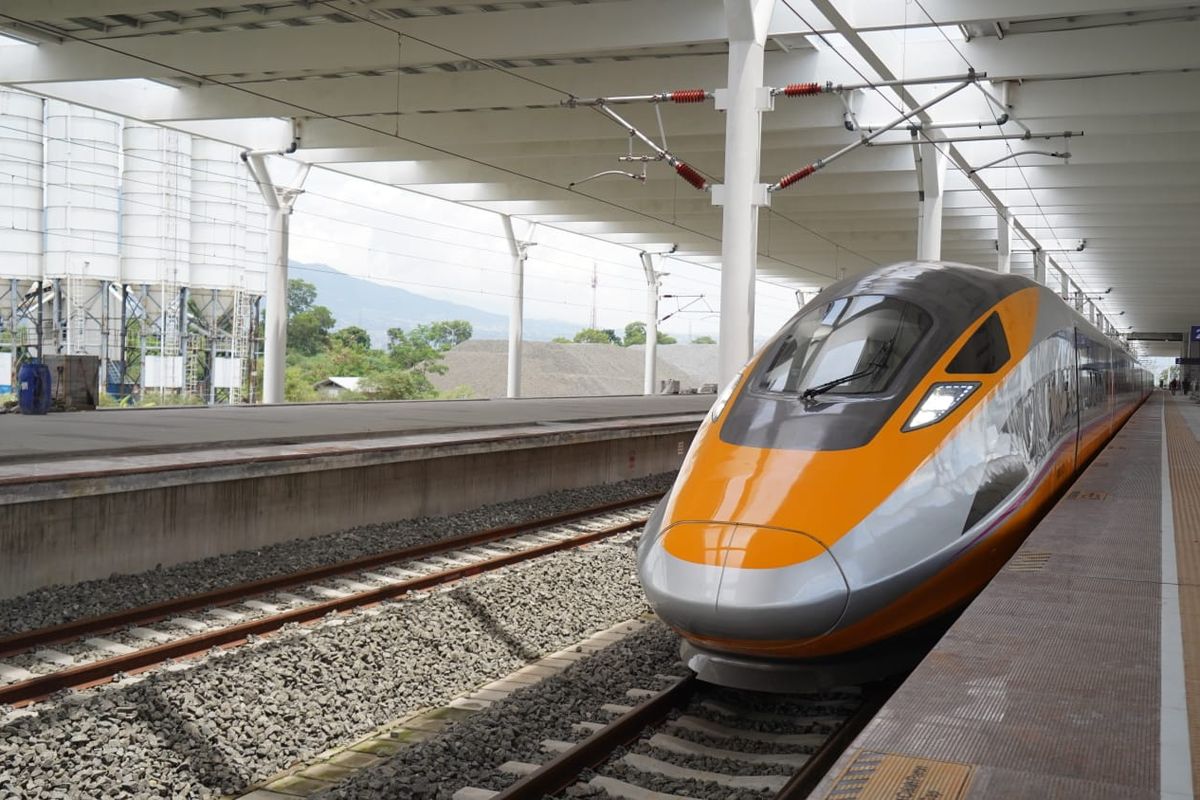 Kereta inspeksi untuk Kereta Cepat Jakarta-Bandung menjajal rel kereta cepat menjelang uji dinamis dan showcase G20 pada 16 November 2022 mendatang.