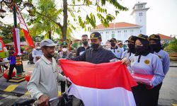 Jelang HUT Ke-77 RI, Wali Kota Madiun Bagikan 5.000 Bendera Merah Putih Gratis