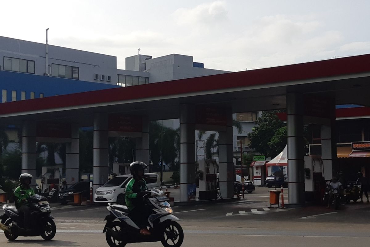 Pom bensin di jalan Pos Pengumben, Kembangan, Jakarta Barat, Senin (3/2/2020)