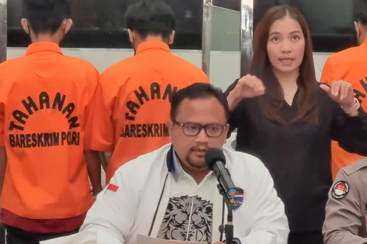 Direktur Tindak Pidana Siber (Dirtipidsiber) Bareskrim Polri Brigjen Adi Vivid Agustiadi Bachtiar di Lobi Bareskrim Polri, Jakarta, Kamis (19/1/2023).