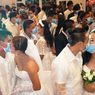 Menikah Massal di Tengah Virus Corona, Pasangan Ini Berciuman Pakai Masker