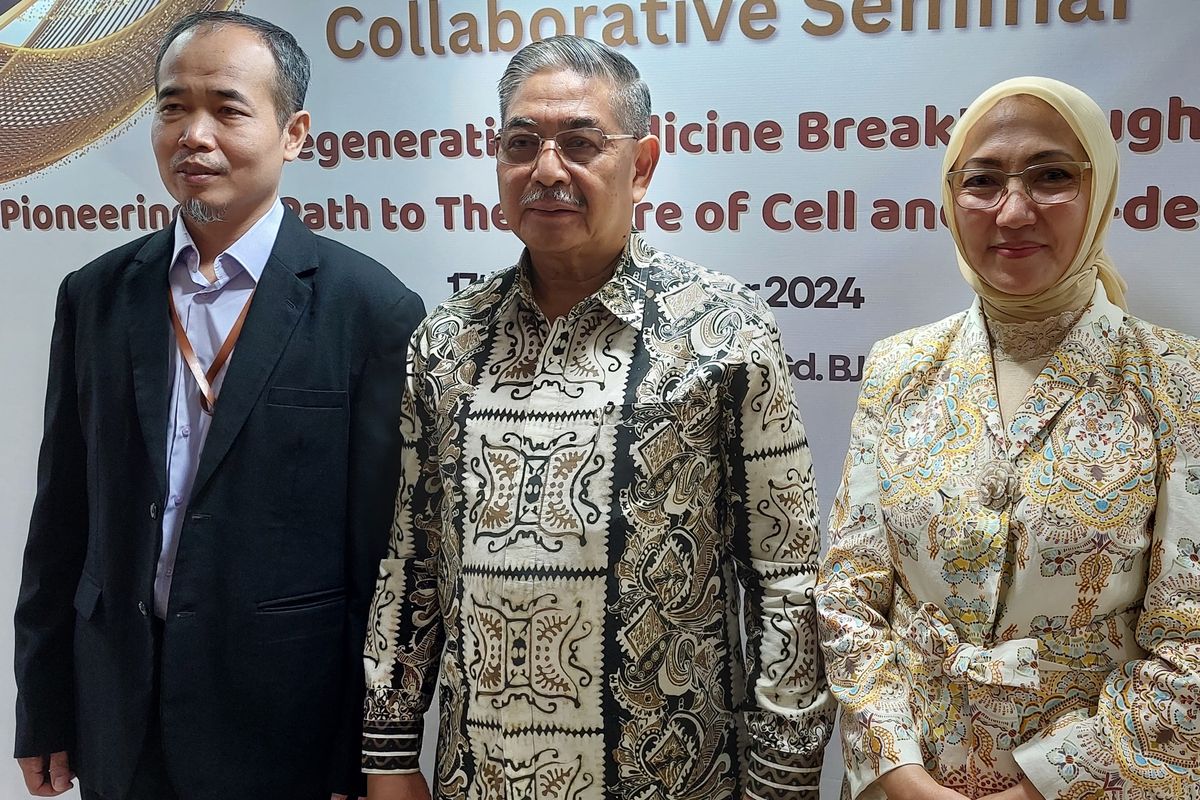 Dari kiri ke kanan : Kepala Pusat Riset Biomedis BRIN Prof Dr Sunarno, Ketua Komite Sel Punca Prof dr Amin Soebandrio, dan Wakil Ketua Asosiasi Sel Punca Indonesia Cynthia Retna Sartika.