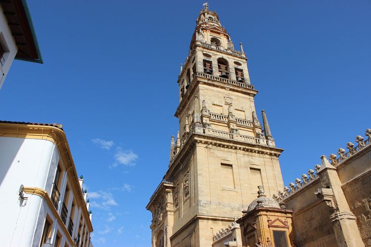 Ilustrasi - Menara lonceng Masjid-Katedral Cordoba, Spanyol.