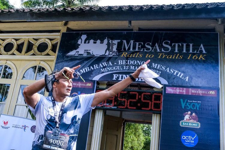 Menteri Pariwisata dan Ekonomi Kreatif, Sandiaga Salahuddin Uno berpartisipasi di ajang wisata olahraga MesaStila Rails to Trails 16 K? di Kabupaten Magelang, Jawa Tengah.