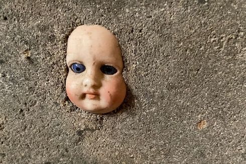 Seorang Wanita Temukan Kepala Boneka Seram di Ruang Bawah Tanah Rumah Barunya