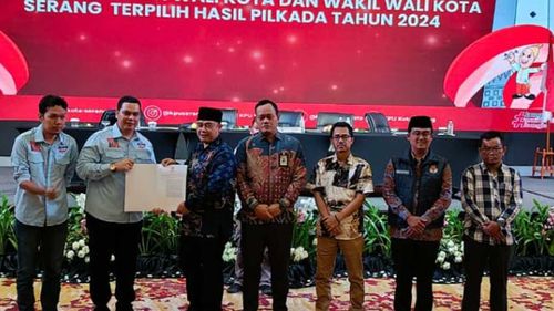 Budi-Agis Ditetapkan Jadi Walkot-Wawalkot Serang Terpilih
