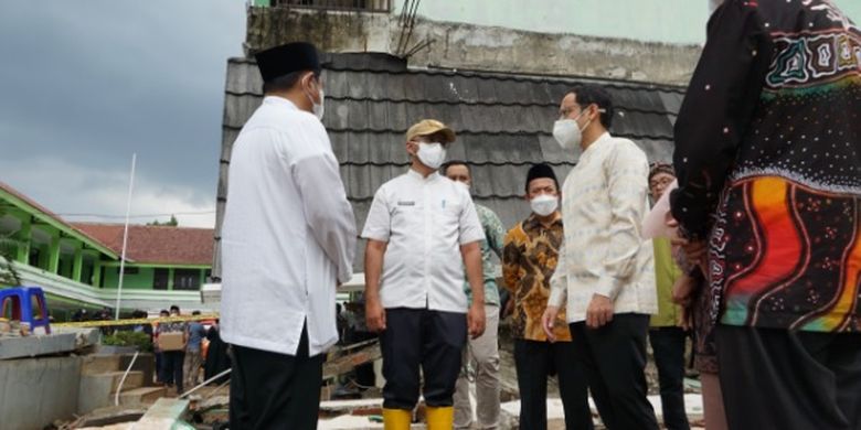 Mendikbud Ristek, Nadiem Makarim melakukan kunjungan ke MTsN 19 Jakarta yang berlokasi di Pondok Labu, Jakarta Selatan.