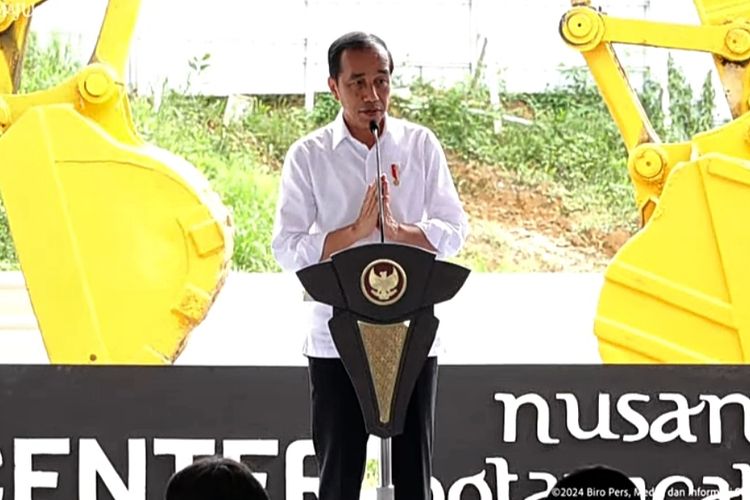 Presiden Joko Widodo meresmikan peletakan baru pertama (groundbreaking) Astra Biz Center dan Nusantara Botanical Garden di Ibu Kota Nusantara (IKN), Kabupaten Penajam Paser Utara, Kalimantan Timur, Selasa (4/6/2024). 
