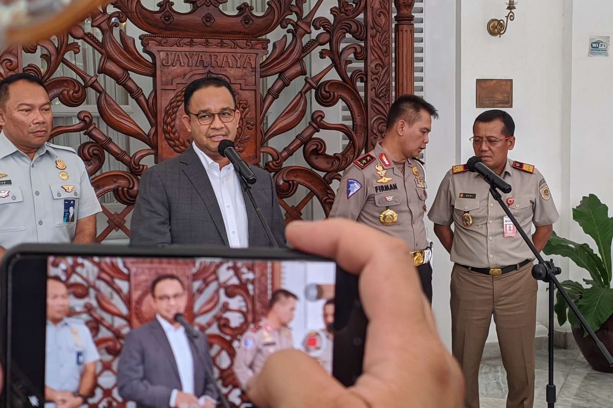 Gubernur DKI Jakarta Anies Baswedan saat konferensi pers di Pendopo Balaikota DKI Jakarta, Senin (27/6/2022).