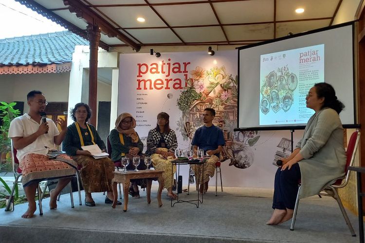Festival literasi Patjarmerah mata acara Ngudhar Rasa: Meracik Masa Depan Kuliner Indonesia dari Tradisi Pangan di Ndalem Djojokoesoeman, Solo, Kamis (6/7/2023).