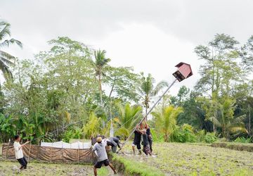 Merawat Sawah, Menjaga Asa, Sang Penjaga Malam Berkolaborasi dengan Petani Gianyar