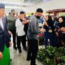 Dampingi Jokowi Cek Harga Pasar, Prabowo Dipeluk Erat Emak-Emak Pedagang 